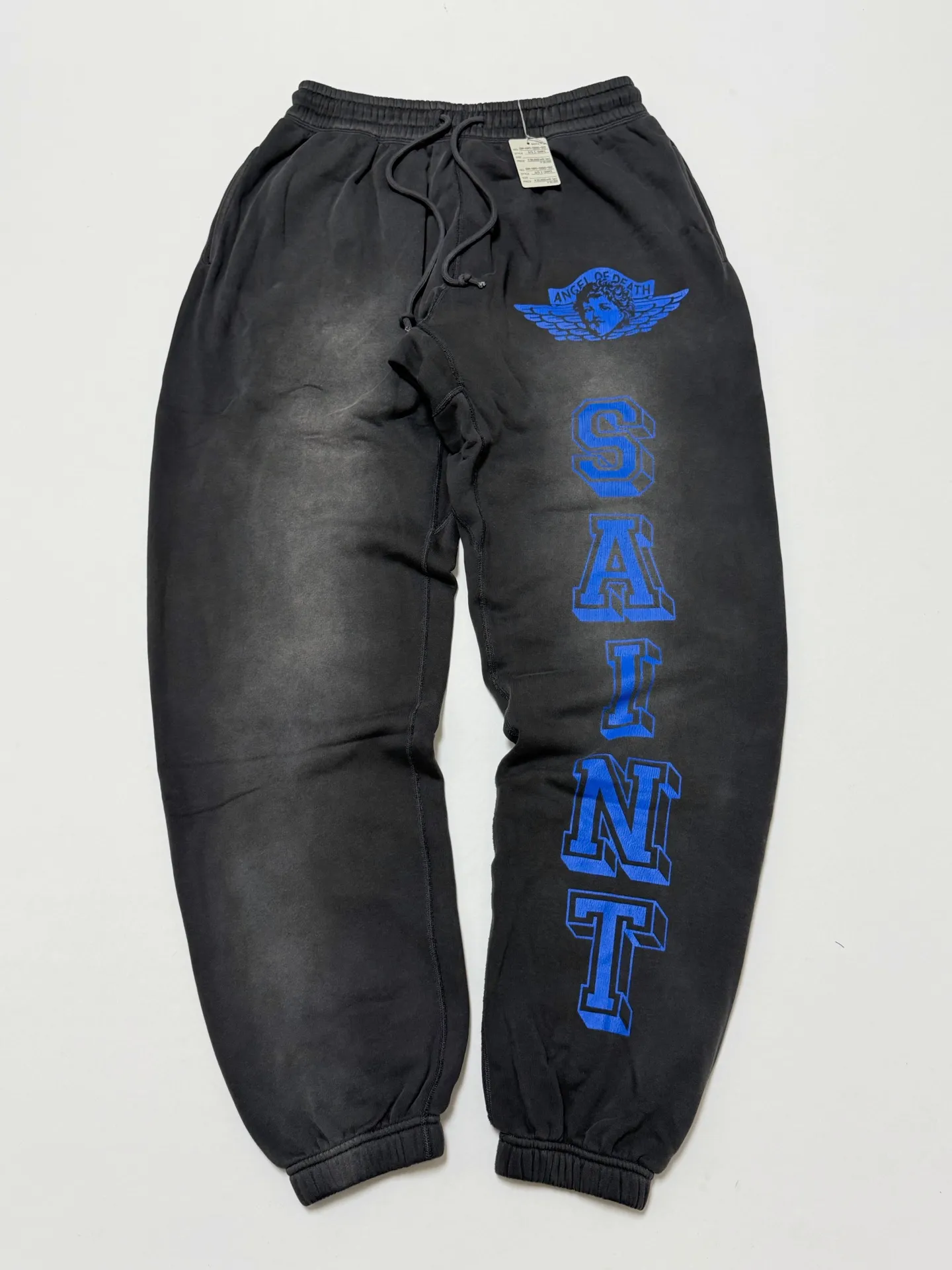 SAINT Mxxxxxx SWEAT PANTS/ANGEL/BLK Blue Angel Reborn Sweatpants Washed black S-XL Assute dyeing Sprayed on the whole piece to fade Wormhole destruction treatment Heavy fermentation washing to create NEW VINTAGE texture Factory four-needle and six-thread workmanship No bone seams More comfortable to wear Genuine grade crack printing/correct accessories